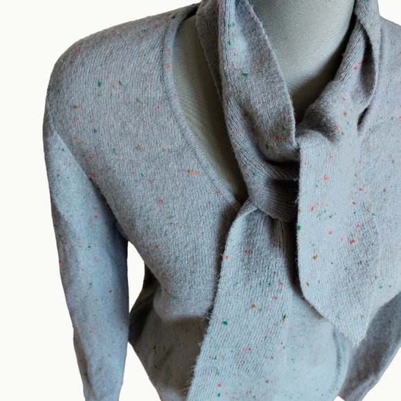 Classic San Francisco Light Grey Sweater with Colar Knot - Size Large - Picture 4 of 7